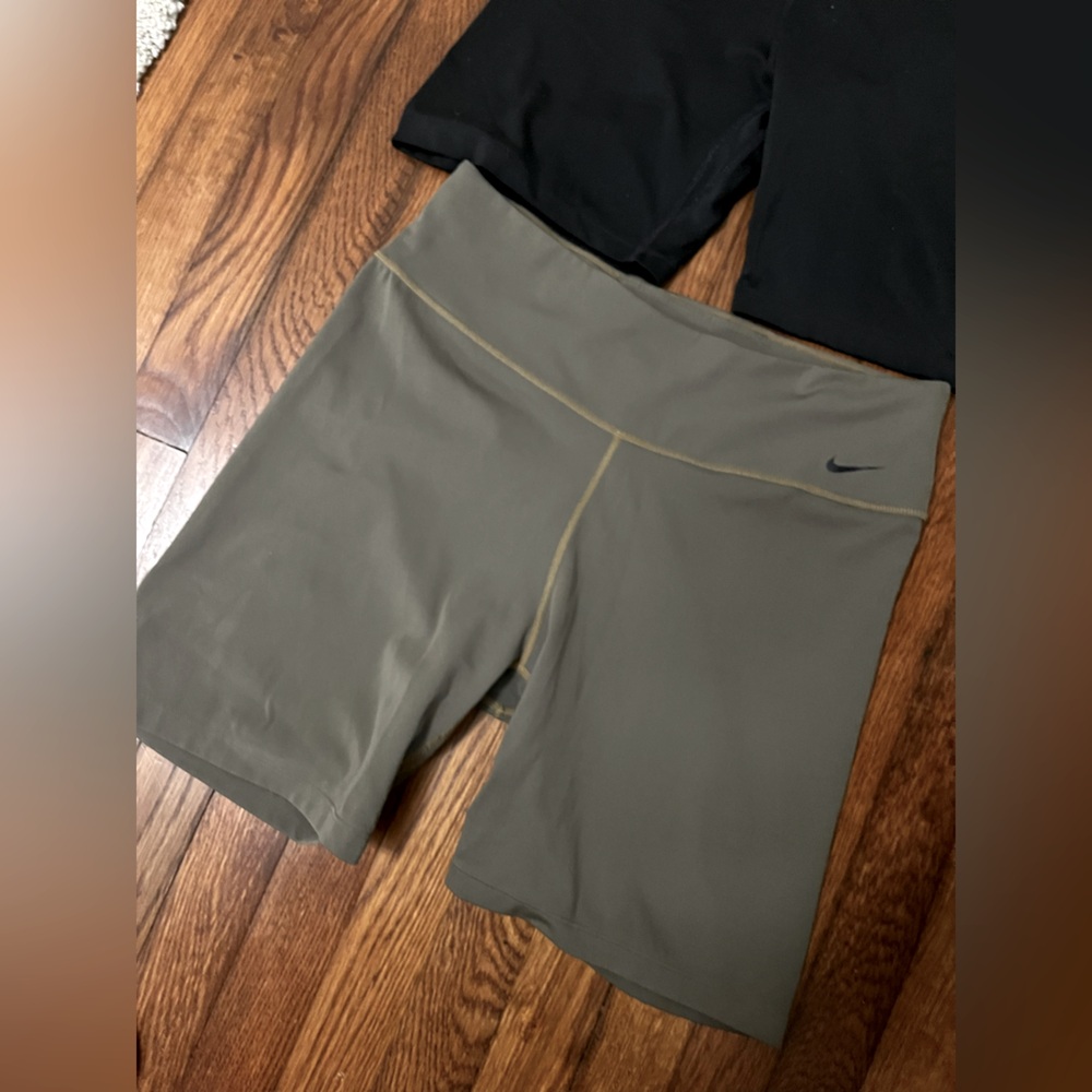 Women’s Nike dri fit bike shorts bundle green and black size L